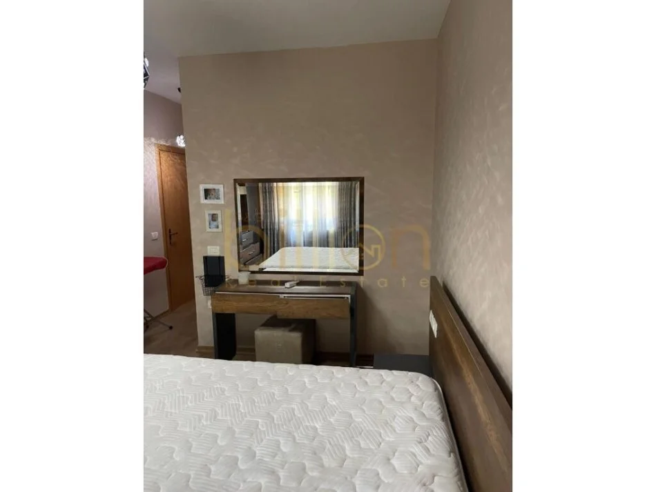 Tirane, jepet me qera apartament 2+1+Ballkon Kati 1, 100 m² 450 € (Linzë, Tirana, Albania)