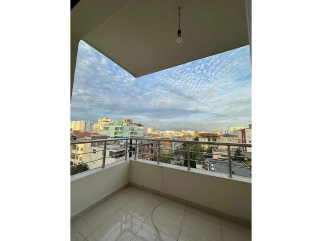 Durres, shitet apartament 3+1 Kati 5, 125 m² 165.000 Euro (Markata, Durres)