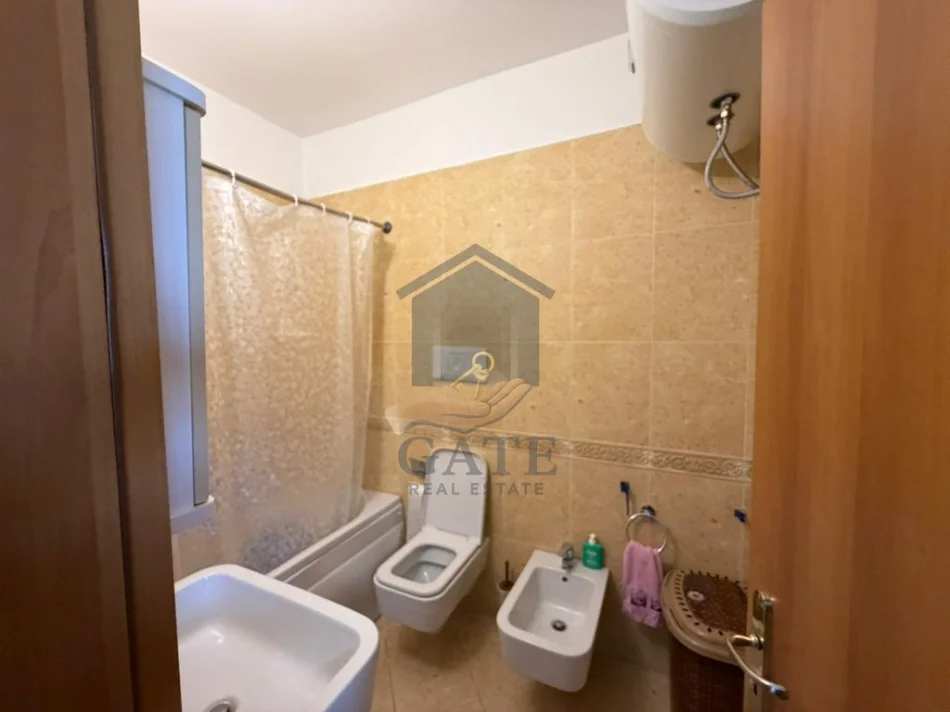Durres, jepet me qera apartament 2+1 Kati 6, 110 m² 650 € (Qender)