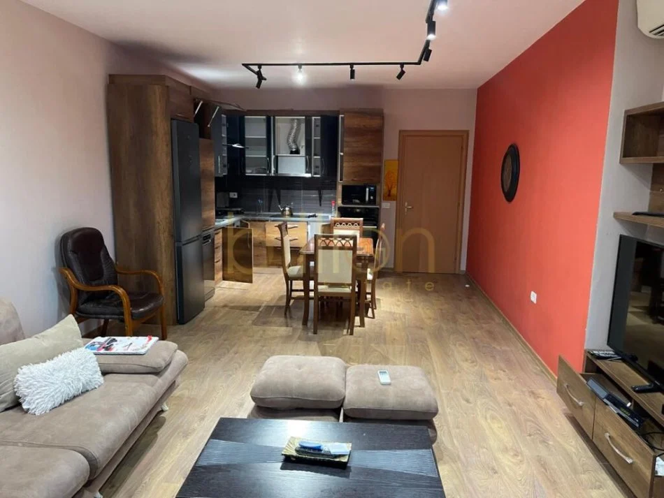 Tirane, jepet me qera apartament 2+1+Ballkon Kati 1, 100 m² 450 € (Linzë, Tirana, Albania)