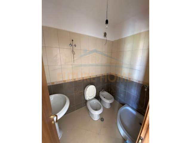 Durres, shitet apartament 2+1 Kati 10, 92 m² 100.000 Euro (Shitet, Apartament 2+1+2, Ish Rajoni, Durres)