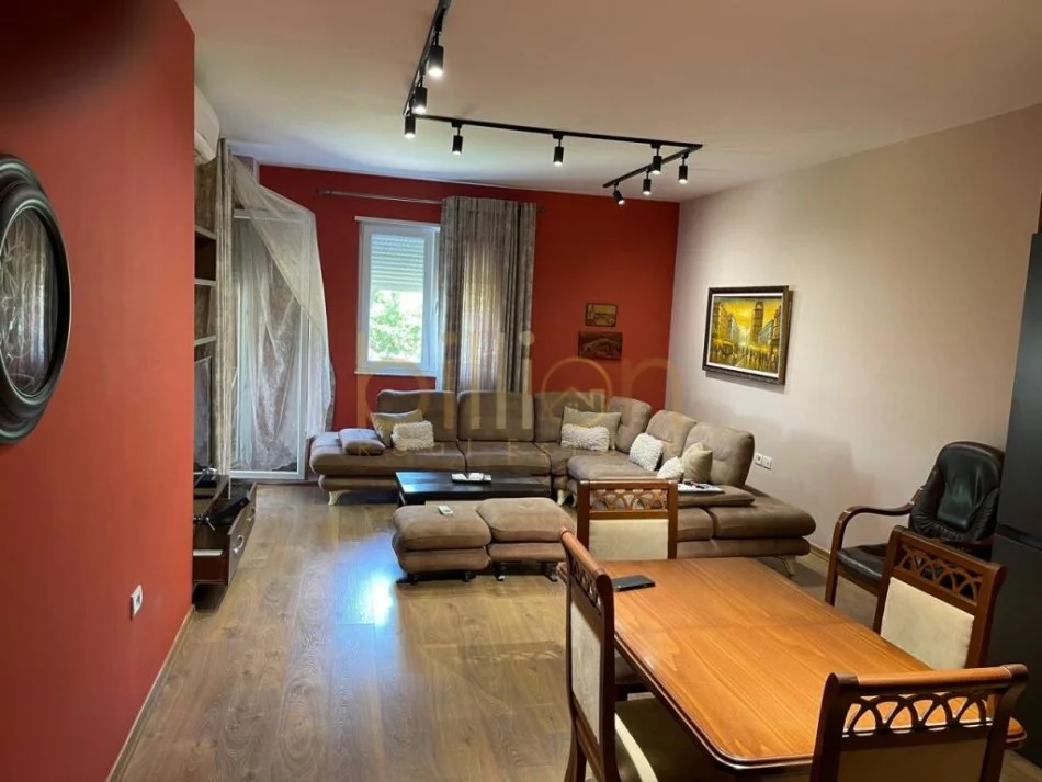 Tirane, jepet me qera apartament 2+1+Ballkon Kati 1, 100 m² 450 € (Linzë, Tirana, Albania)