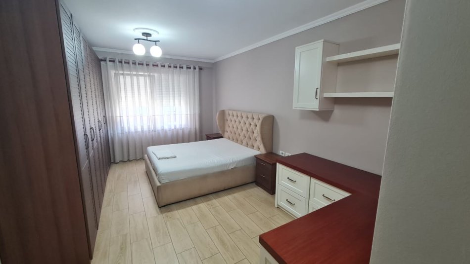 Tirane, jepet me qera apartament 2+1+Ballkon Kati 2, 85 m² 700 € (Kika 3 rruga Anton Lufi)