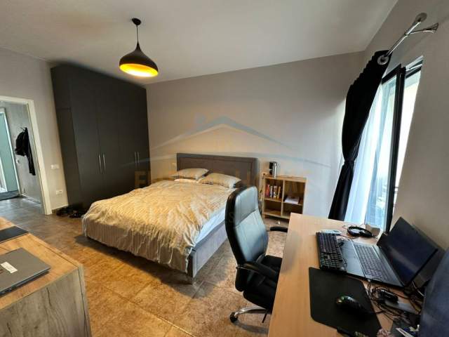 Tirane, shitet apartament Kati 3, 137 m² 135.000 Euro (Xhamllik)