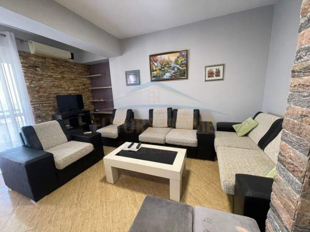 Durres, jepet me qera apartament 2+1 Kati 7, 94 m² 350 Euro (Plazh)