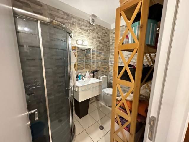 Tirane, shitet apartament Kati 4, 74 m² 120.000 Euro (Liqeni i Thate, Rruga Peti, Kompleksi Beta)