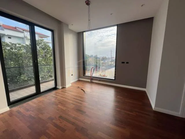 Tirane, jepet me qera Vile 3.000 Euro