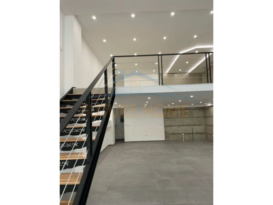 Tirane, jepet me qera ambjent biznesi Kati 0, 250 m² 2.699 € (QENDER)