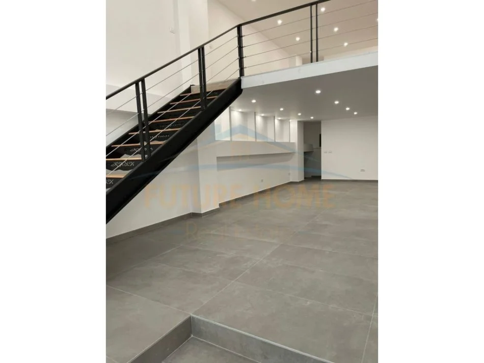 Tirane, jepet me qera ambjent biznesi Kati 0, 250 m² 2.699 € (QENDER)