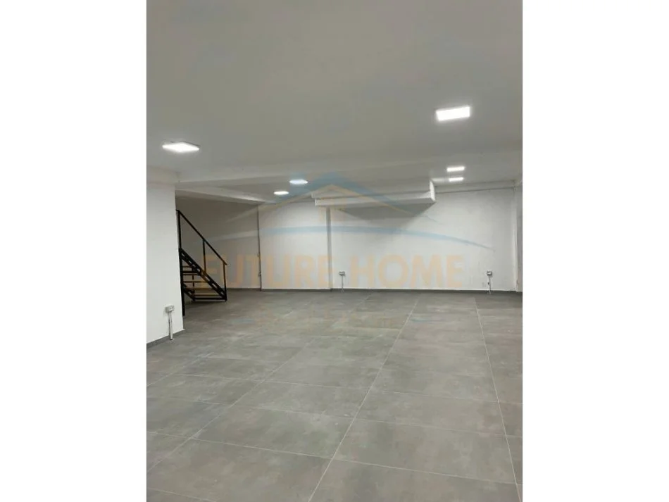 Tirane, jepet me qera ambjent biznesi Kati 0, 250 m² 2.699 € (QENDER)