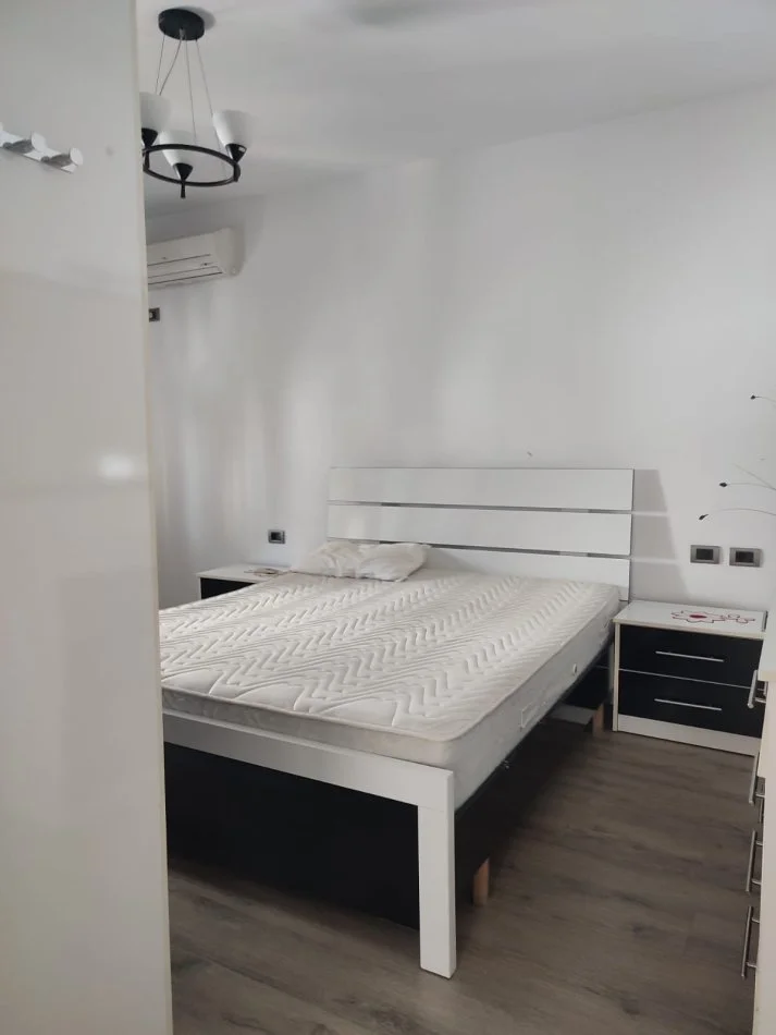 Tirane, shitet apartament 2+1+Ballkon Kati 3, 68 m² 140.000 € (Ne Vasil Shanto, prane KESH)