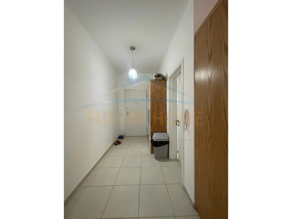 Tirane, jepet me qera apartament 2+1 Kati 4, 125 m² 750 € (KOMUNA E PARISIT)