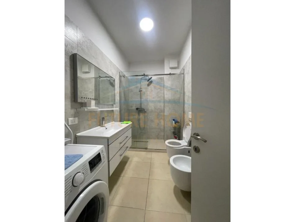 Tirane, jepet me qera apartament 2+1 Kati 4, 125 m² 750 € (KOMUNA E PARISIT)