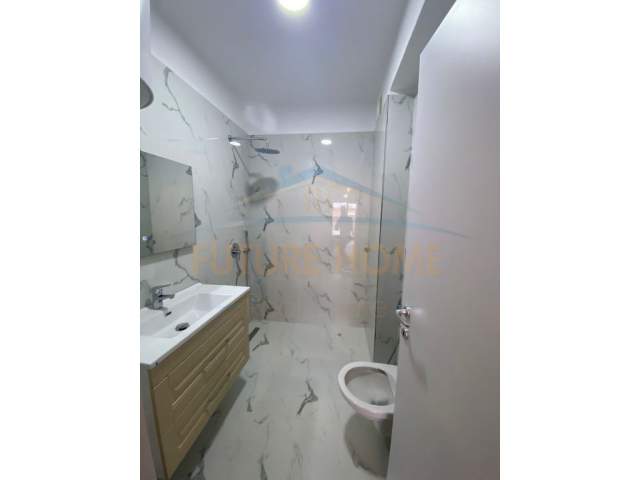 Durres, jepet me qera apartament 1+1 Kati 4, 60 m² 350 Euro (Plazh, Rrota e Kuqe)