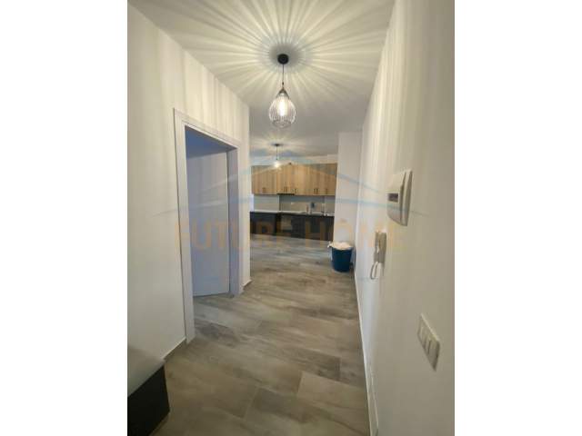 Durres, jepet me qera apartament 1+1 Kati 4, 60 m² 350 Euro (Plazh, Rrota e Kuqe)