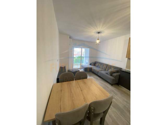 Durres, jepet me qera apartament 1+1 Kati 4, 60 m² 350 Euro (Plazh, Rrota e Kuqe)