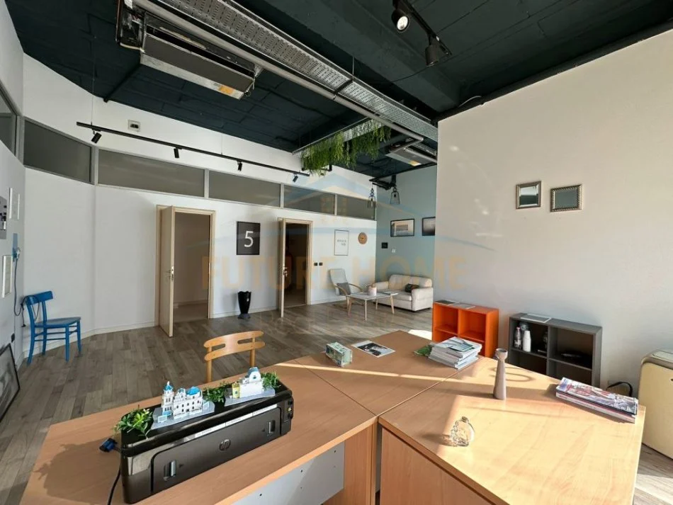 Tirane, jepet me qera zyre Kati 5, 56 m² 1.500 € (Rruga Sami Frasheri)