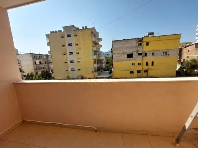 Durres, jepet me qera apartament Kati 2, 110 m² 500 Euro (Tregu i vogel)