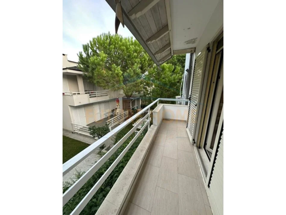 Durres, shitet Vile 2+1, Kati 1, 127 m² 300,000 € (GJIRI I LALZIT,DURRES)