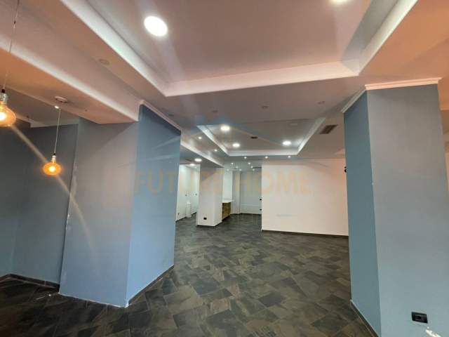 Durres, jepet me qera ambjent biznesi Kati 0, 130 m² 1.000  (Muzeu Arkeologjik, Durres)