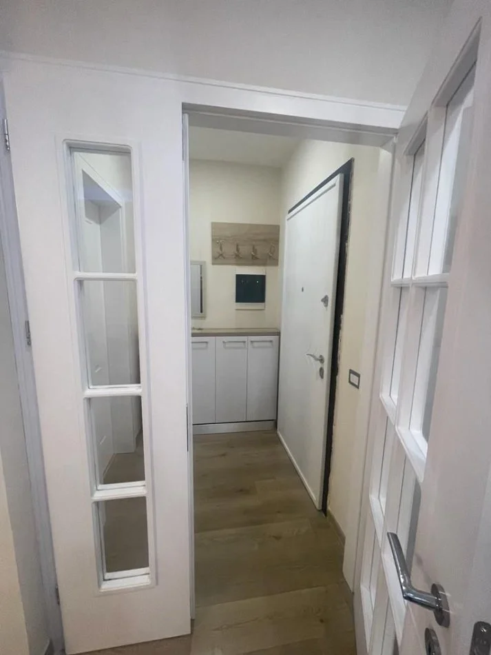 Vlore, jepet me qera apartament 2+1+Ballkon Kati 2, 600 € (Ismail Qemali)