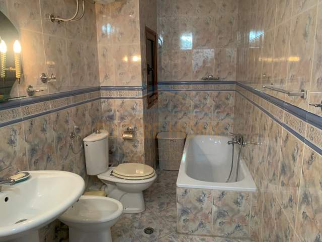 Durres, jepet me qera apartament 2+1 Kati 6, 117 m² 350 Euro (Markata, Durres)