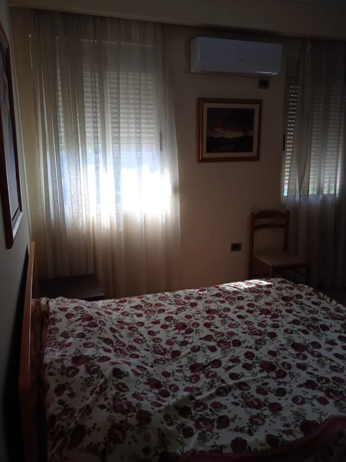 Tirane, jepet me qera garsonier Kati 2, 35 m² 390 € (Rruga e Bogdaneve prane Qendres)