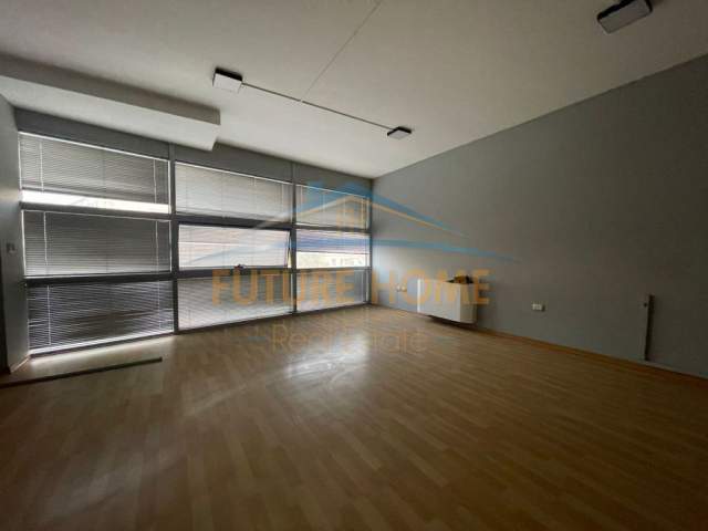 Tirane, jepet me qera apartament 3+1 Kati 3, 74 m² 700 Euro (Qatar Center)