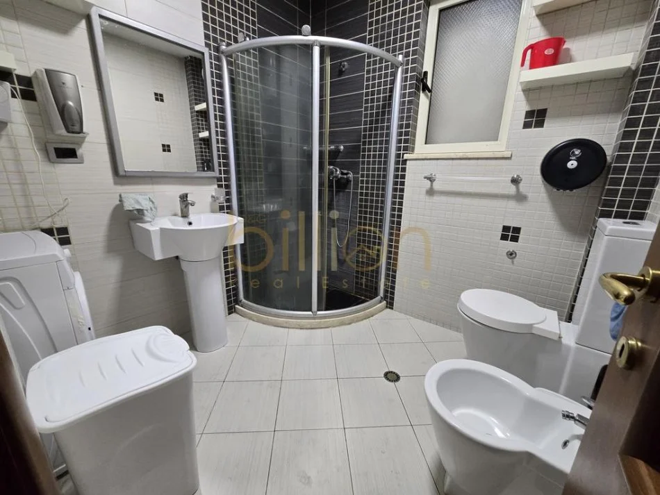 Tirane, jepet me qera apartament 2 Katshe , 210 m² 1.000 € (Rruga islam Alla, Tirana, Albania)