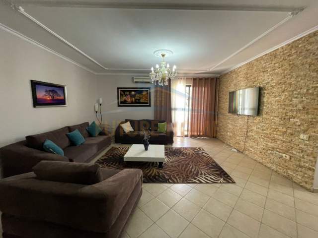 Tirane, jepet me qera apartament 2+1 Kati 5, 117 m² 700 Euro