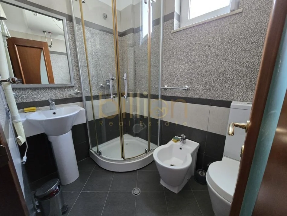 Tirane, shitet Vile 2 Katshe , 210 m² 500.000 € (Rruga Islam Alla, Tirana, Albania)