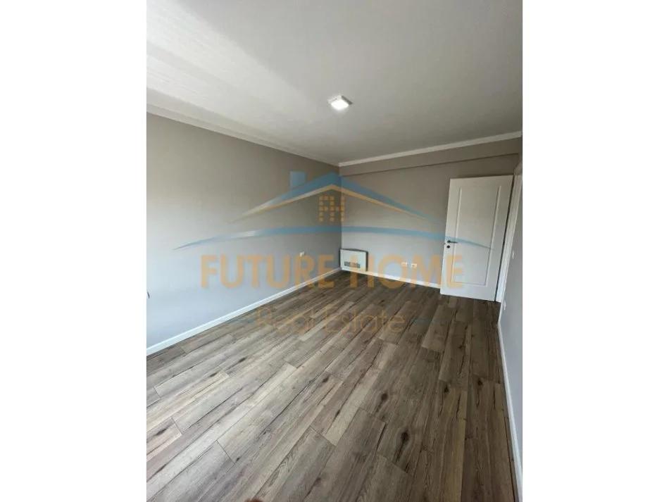 Tirane, jepet me qera zyre Kati 4, 120 m² 750 € (MYSLYM SHYRI)