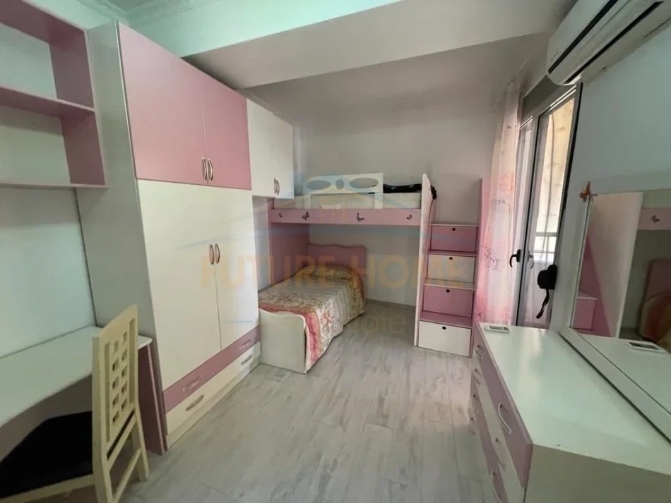 Tirane, jepet me qera apartament 3+1 , 141 m² 750 € (selvia)