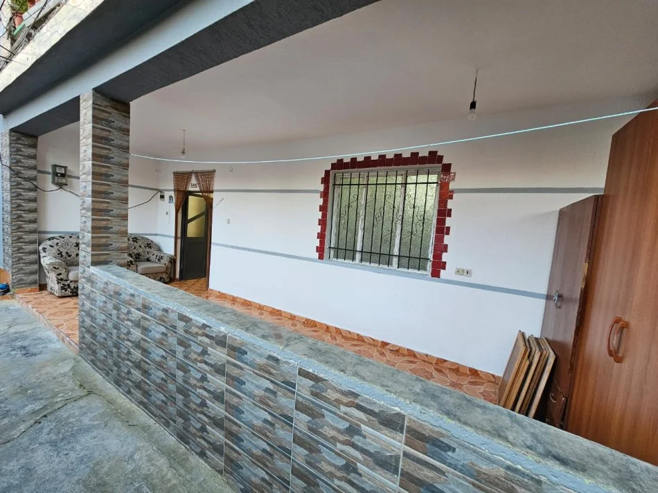Tirane, jepet me qera 2+1+Ballkon Kati 1, 115 m² 400 € 