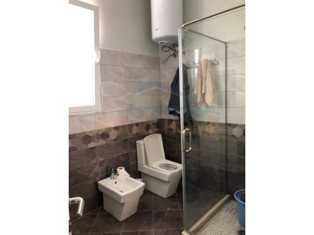 Tirane, jepet me qera apartament 2+1 Kati 2, 100 m² 600 Euro (Pjeter Budi)