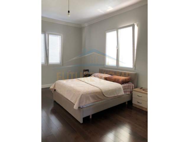 Tirane, jepet me qera apartament 2+1 Kati 2, 100 m² 600 Euro (Pjeter Budi)
