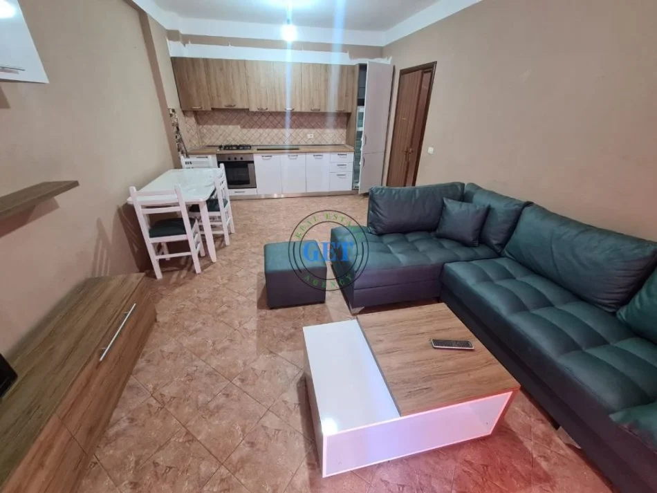 Durres, jepet me qera apartament 2+1+Ballkon Kati 2, 68 m² 350 € (Plazh Iliria)