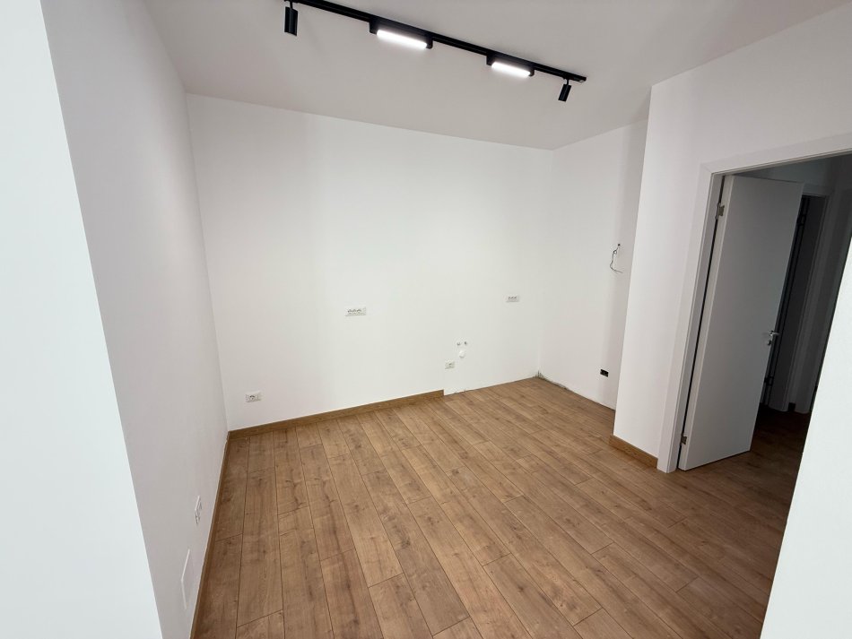 Tirane, jepet me qera apartament 2+1 Kati 2, 90 m² 600 € (stacioni i trenit)