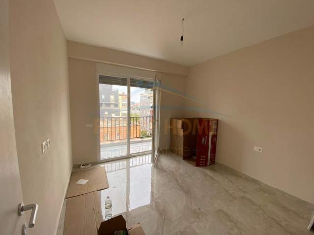Tirane, jepet me qera apartament 2+1 Kati 5, 86 m² 650 Euro (rruga kongresi lushnjes)