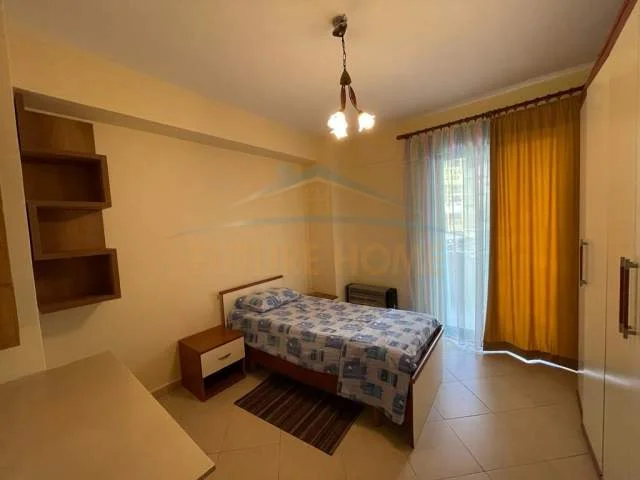 Tirane, jepet me qera apartament 3+1+BLK Kati 2, 145 m² 800 Euro (Rruga e Elbasanit)