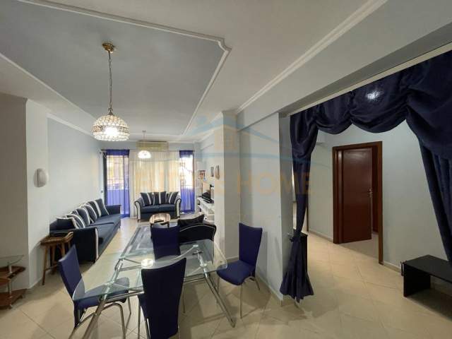 Tirane, jepet me qera apartament 3+1 Kati 2, 150 m² 800 Euro (Rruga e Elbasanit)