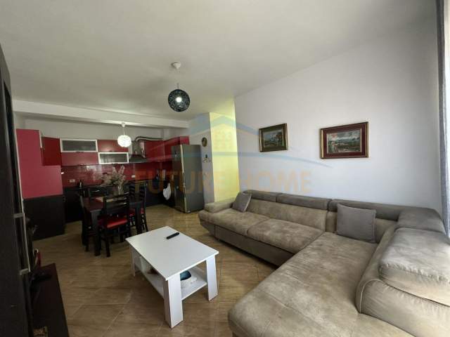 Tirane, jepet me qera apartament Kati 5, 104 m² 450 Euro (UNAZA E RE)