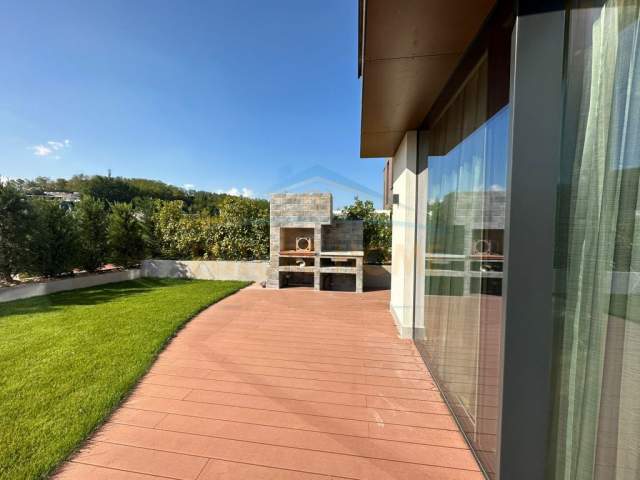 Tirane, jepet me qera Vile 3+1+BLK Kati 0, 183 m² 2.500 Euro (Mandarine Drive. Vilë pranë Teg)