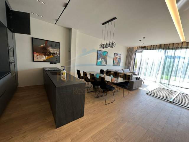 Tirane, jepet me qera Vile Kati 2, 200 m² 2.500 Euro (Teg)