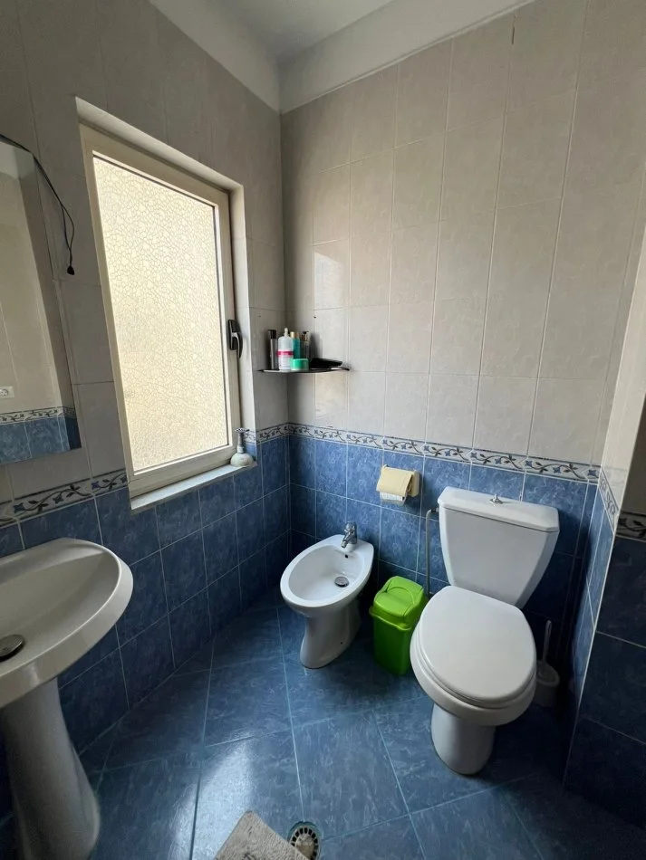 Tirane, jepet me qera apartament 1+1+Ballkon , 40 m² 400 € 