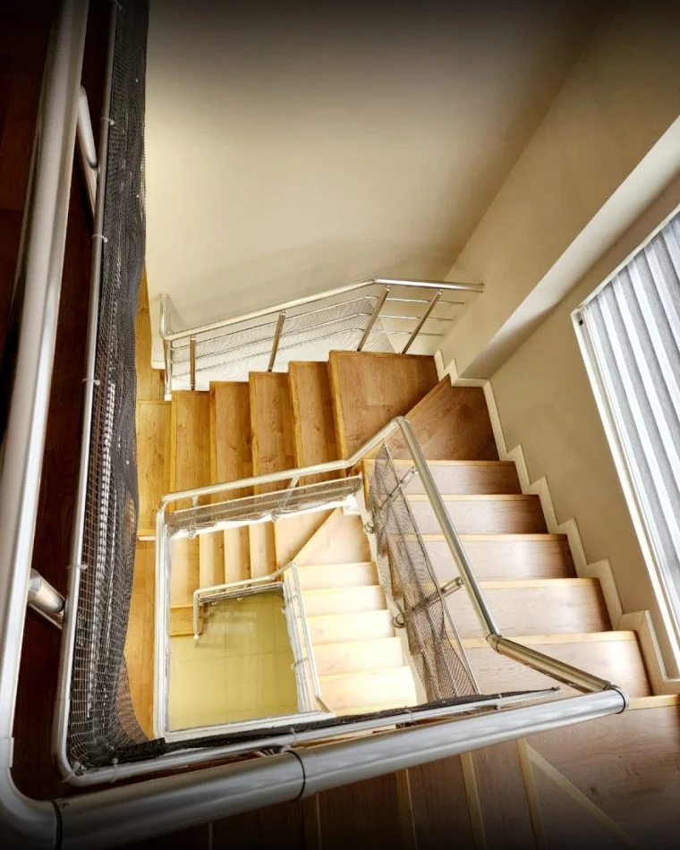 Tirane, jepet me qera Vile 3+1 Kati 3, 300 m² 1.500 € (SELITE)