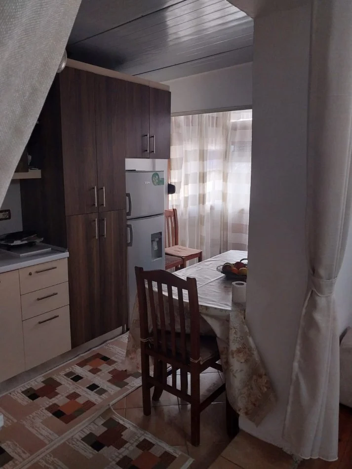 Tirane, jepet me qera apartament 1+1 Kati 2, 50 m² 230 € (Rruga Luzi)