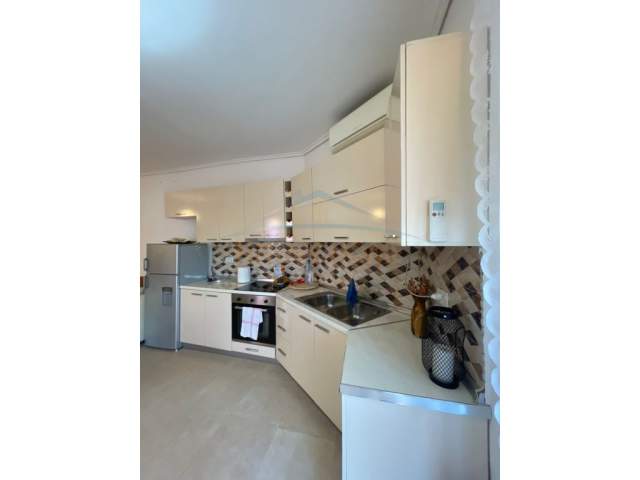 Tirane, jepet me qera apartament 2+1+BLK Kati 10, 600 Euro (Komuna e Parisit)