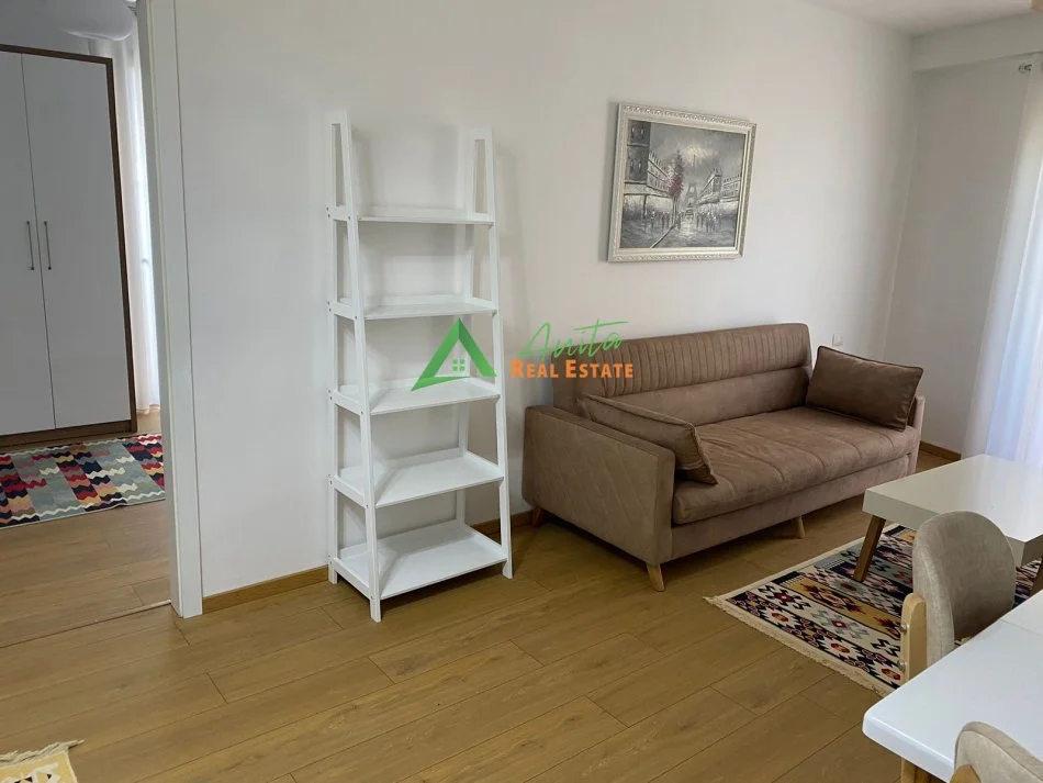 Tirane, jepet me qera apartament 1+1+Ballkon Kati 3, 70 m² 600 € (Rruga Mine Peza)