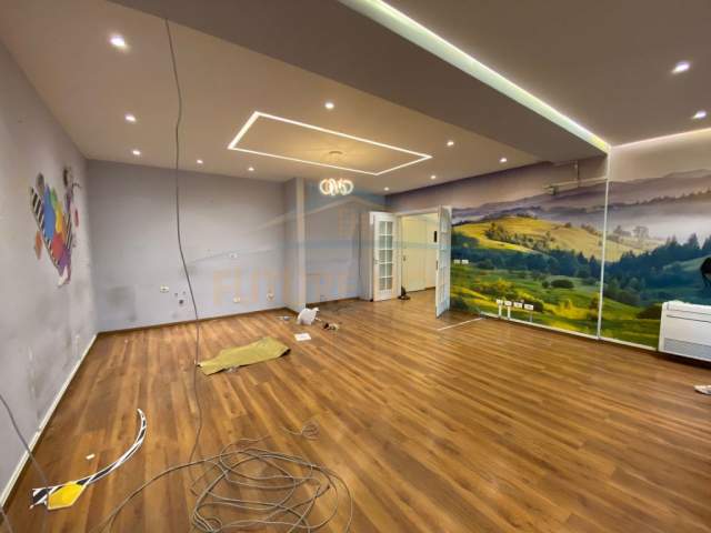 Tirane, jepet me qera apartament 3+1 Kati 7, 145 m² 1.400 Euro (Zogu i Zi)